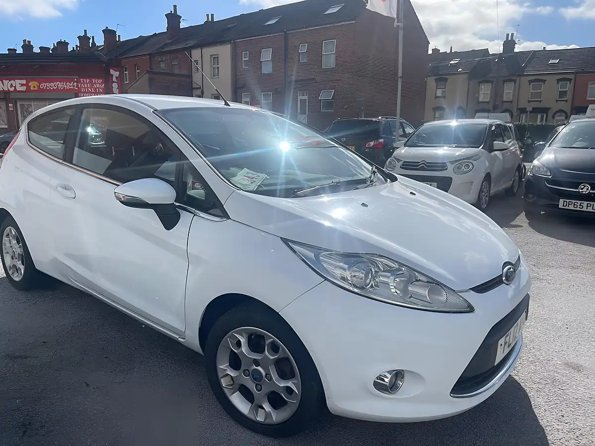 Used 2012 Ford Fiesta Zetec White - Front View