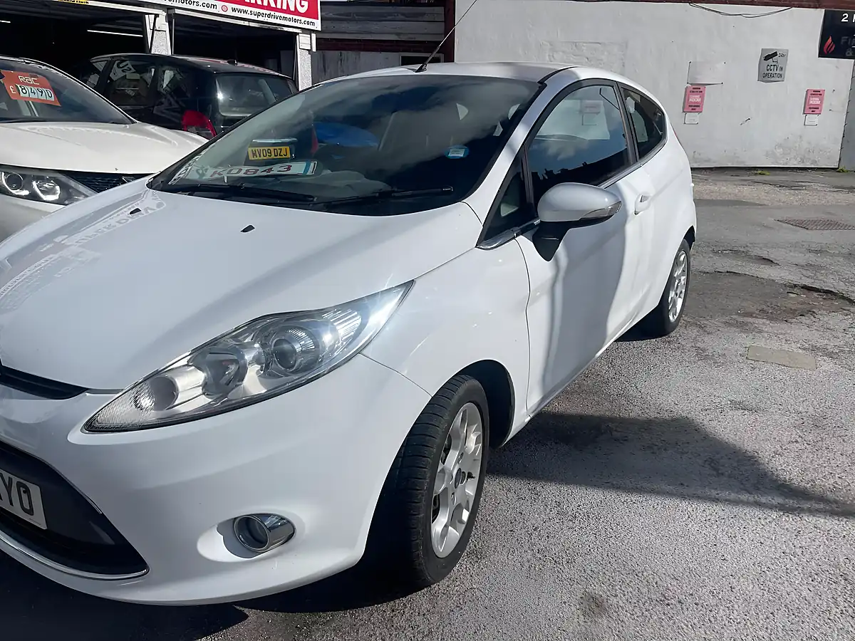 Used 2012 Ford Fiesta Zetec White - Interior and Exterior details 10