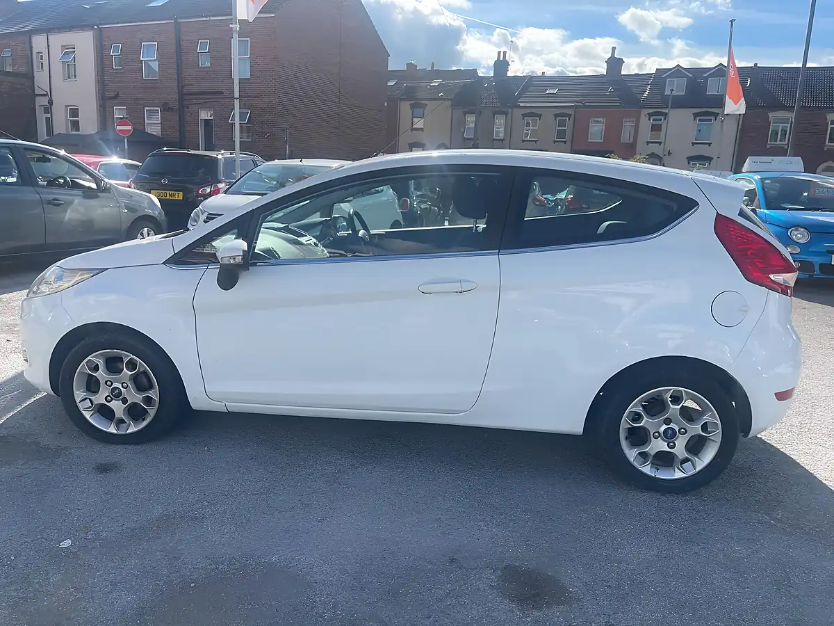 Used 2012 Ford Fiesta Zetec White - Interior and Exterior details 13