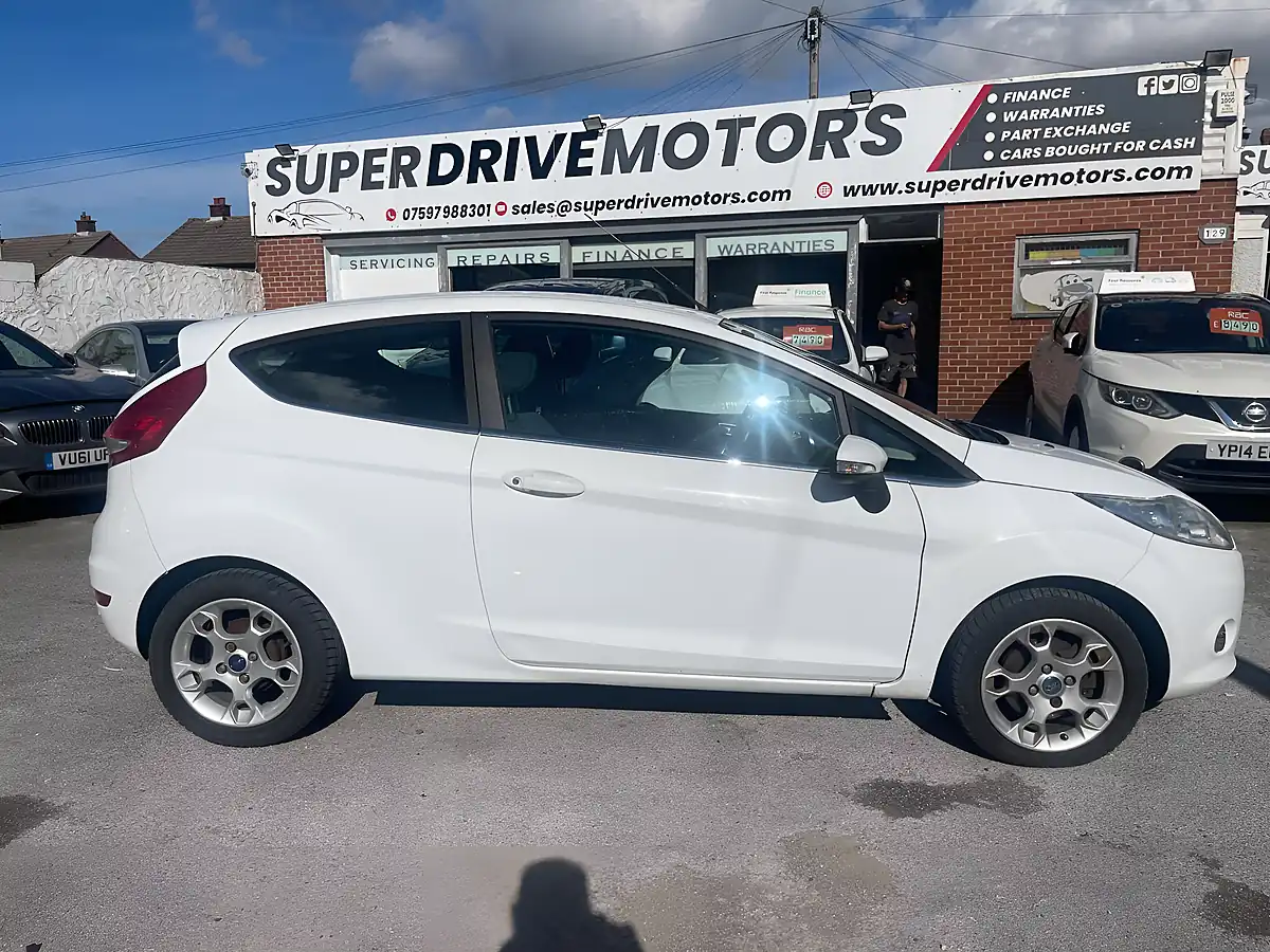 Used 2012 Ford Fiesta Zetec White - Interior and Exterior details 14
