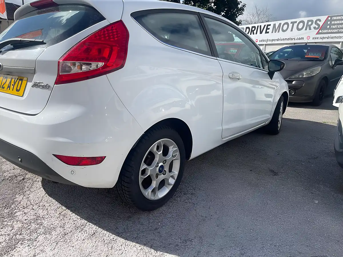 Used 2012 Ford Fiesta Zetec White - Interior and Exterior details 15