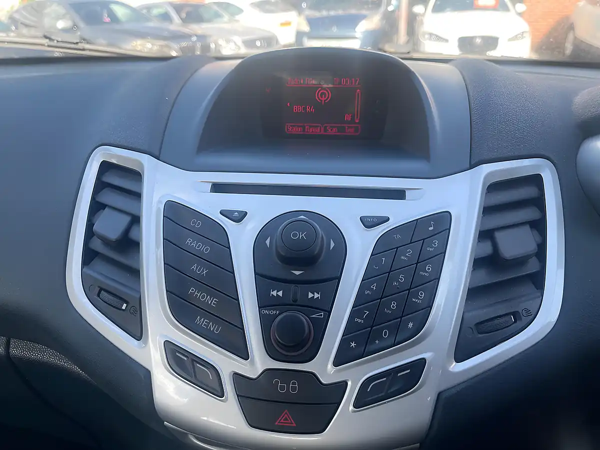 Used 2012 Ford Fiesta Zetec White - Interior and Exterior details 18