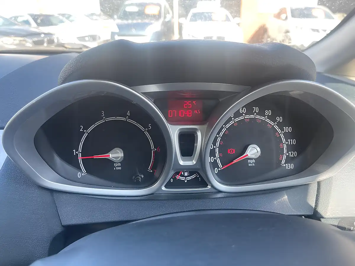 Used 2012 Ford Fiesta Zetec White - Interior and Exterior details 19
