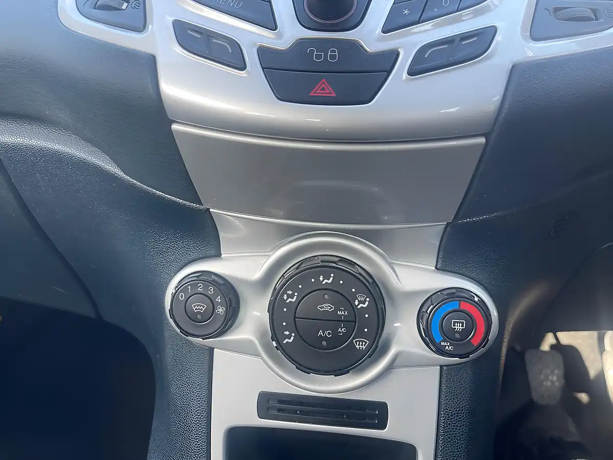 Used 2012 Ford Fiesta Zetec White - Interior and Exterior details 20