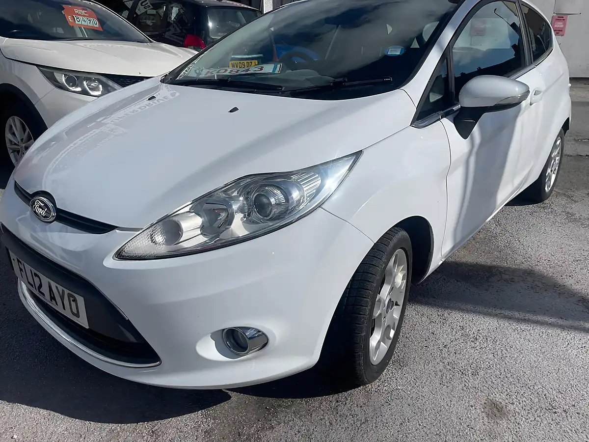 Used 2012 Ford Fiesta Zetec White - Interior and Exterior details 3