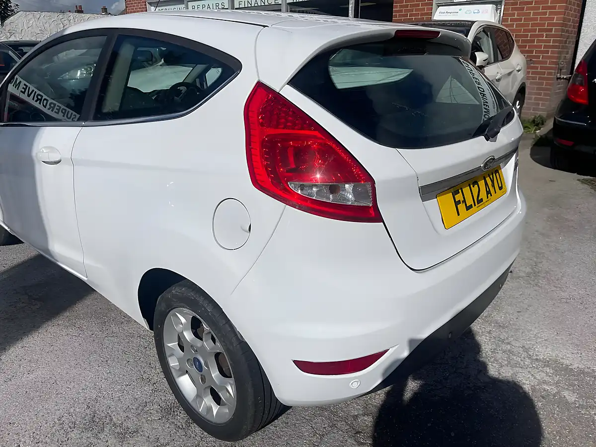 Used 2012 Ford Fiesta Zetec White - Interior and Exterior details 4