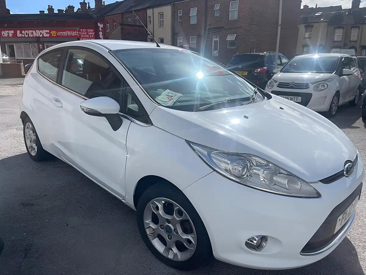 Used 2012 Ford Fiesta Zetec White - Interior and Exterior details 5