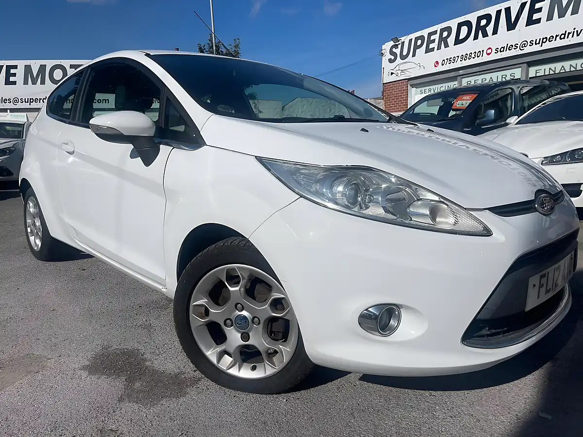 Used 2012 Ford Fiesta Zetec White - Interior and Exterior details 7