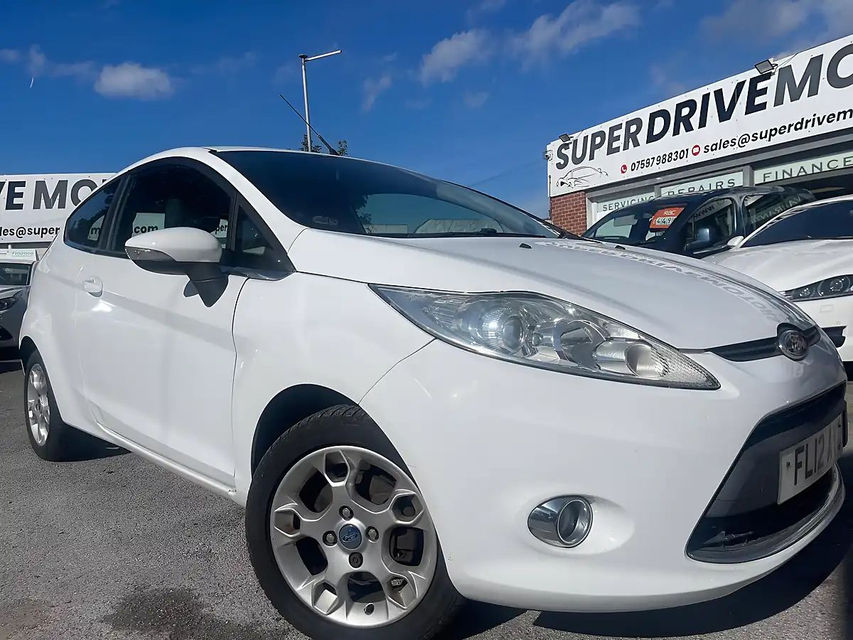 Used 2012 Ford Fiesta Zetec White - Interior and Exterior details 8
