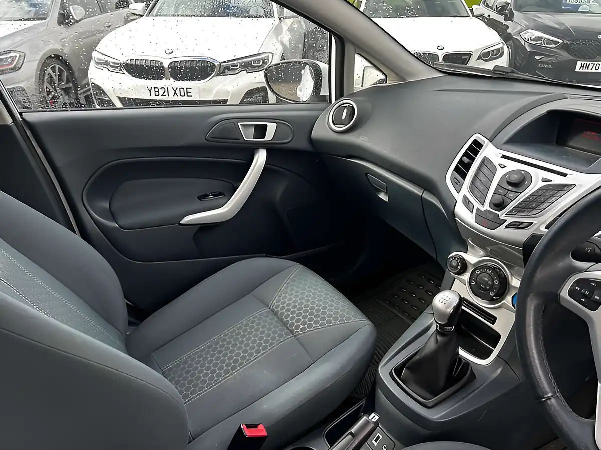 Used 2012 Ford Fiesta Zetec White - Interior and Exterior details 11