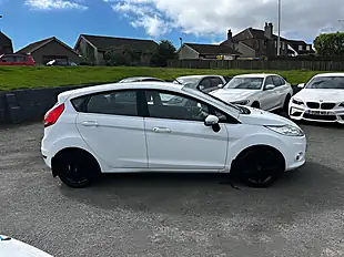 Used 2012 Ford Fiesta Zetec White - Interior and Exterior details 4