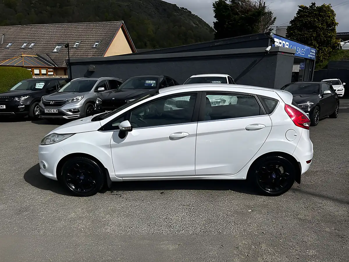 Used 2012 Ford Fiesta Zetec White - Interior and Exterior details 8