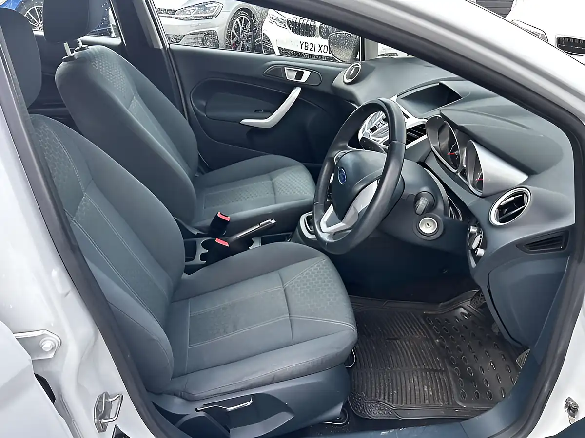 Used 2012 Ford Fiesta Zetec White - Interior and Exterior details 9
