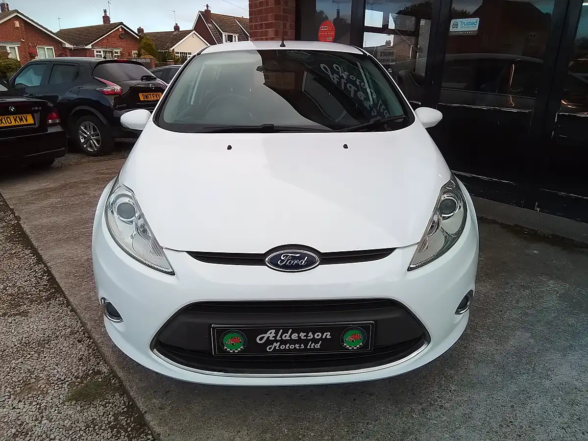 Used 2012 Ford Fiesta Zetec White - Interior and Exterior details 11