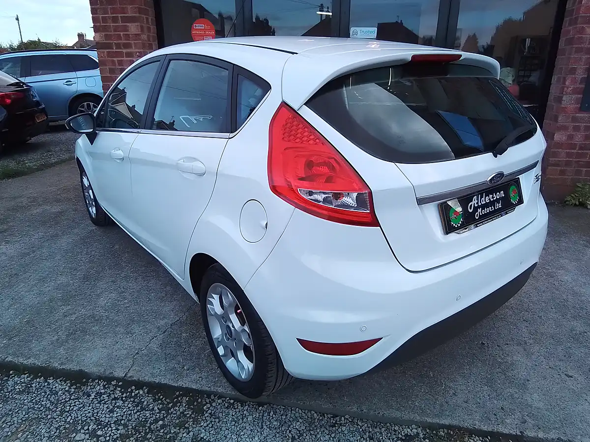 Used 2012 Ford Fiesta Zetec White - Interior and Exterior details 12