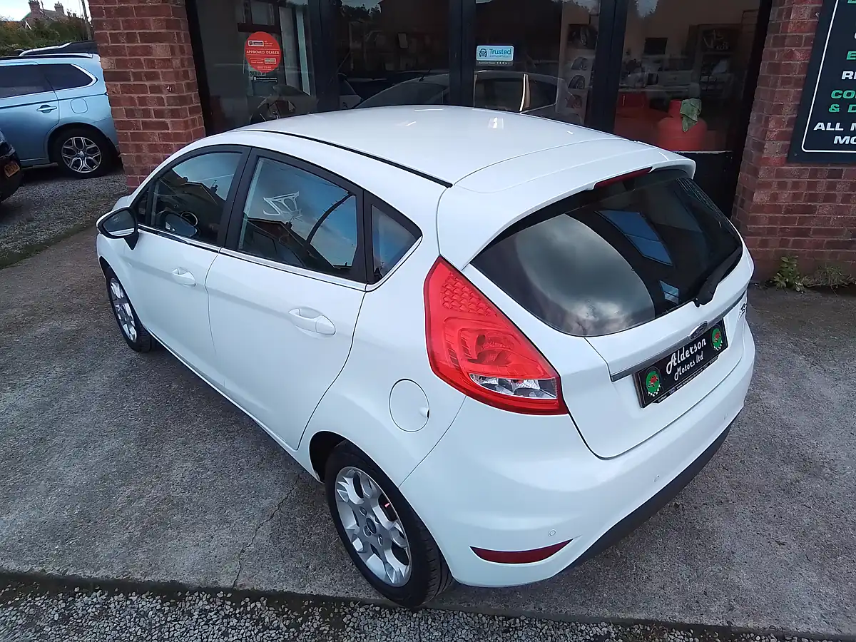 Used 2012 Ford Fiesta Zetec White - Interior and Exterior details 13