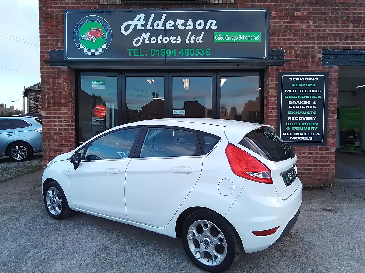 Used 2012 Ford Fiesta Zetec White - Interior and Exterior details 20