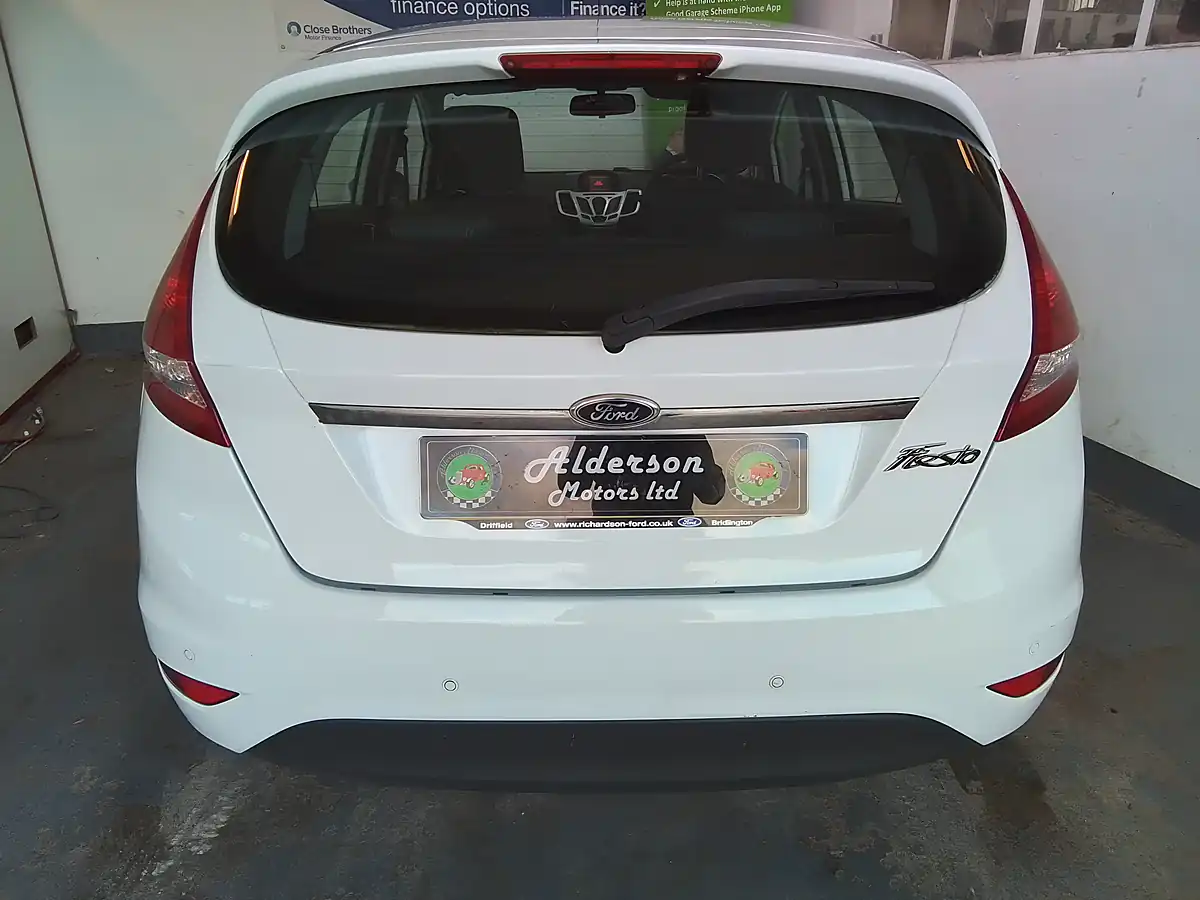 Used 2012 Ford Fiesta Zetec White - Interior and Exterior details 6