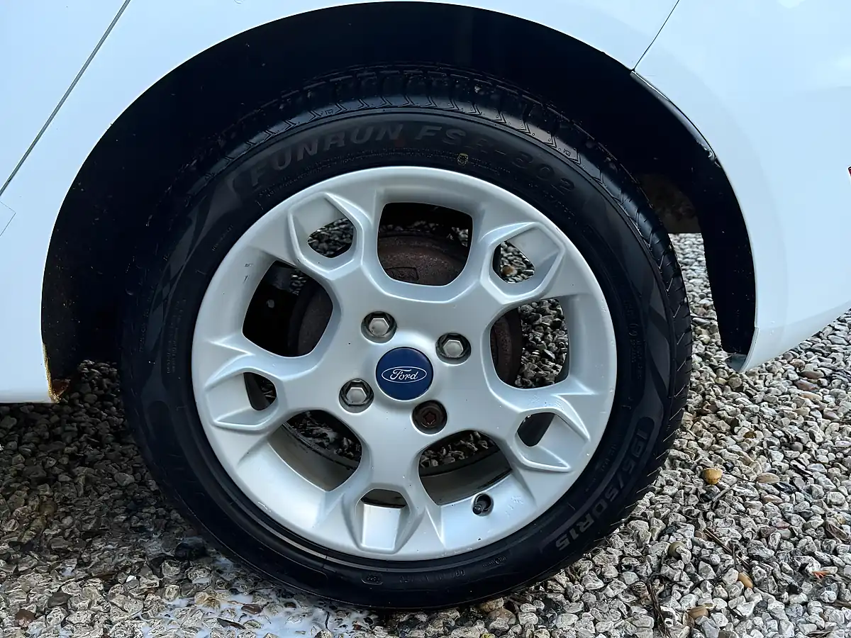 Used 2012 Ford Fiesta Zetec White - Interior and Exterior details 14