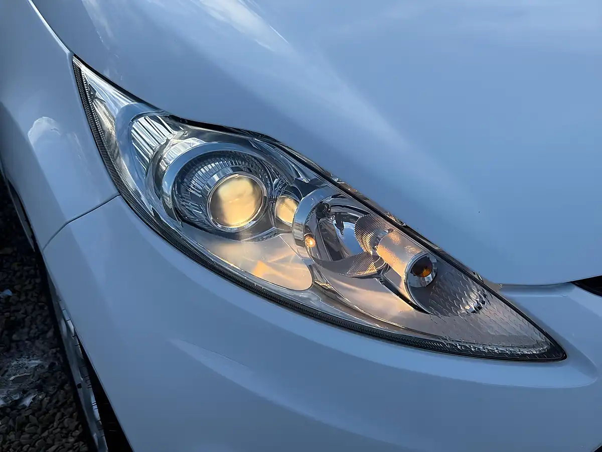 Used 2012 Ford Fiesta Zetec White - Interior and Exterior details 18