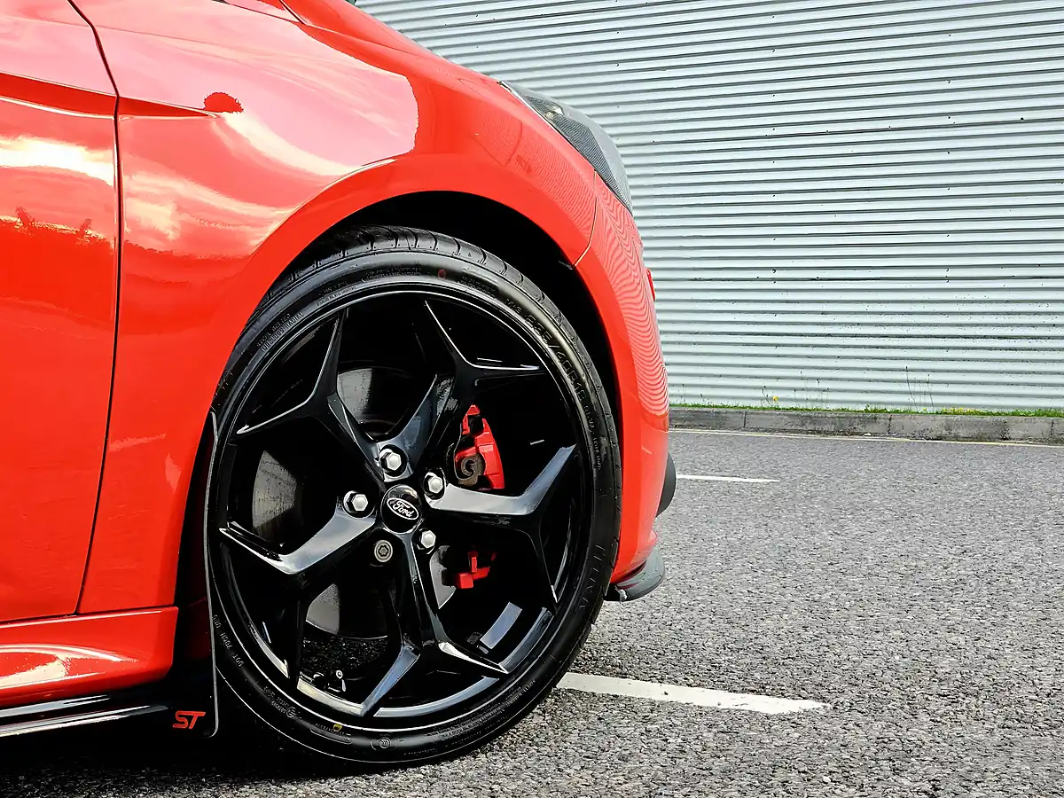 Used 2012 Ford Focus ST-3 Race Red - Interior and Exterior details 18