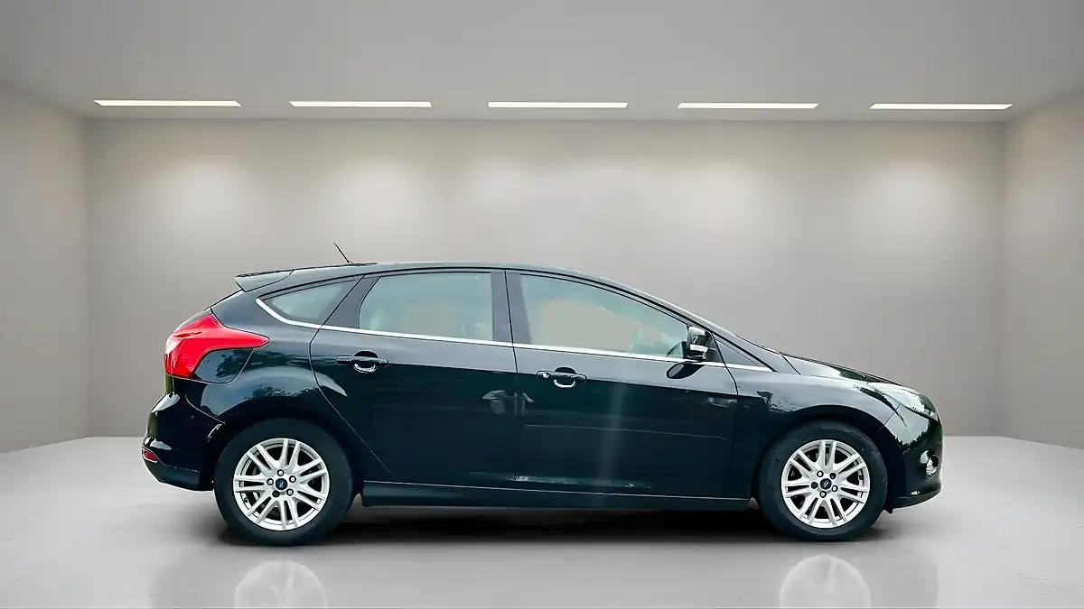 Used 2012 Ford Focus Titanium Black - Interior and Exterior details 4
