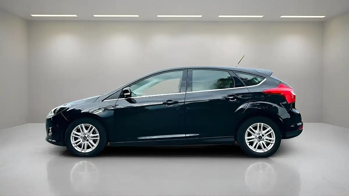 Used 2012 Ford Focus Titanium Black - Interior and Exterior details 5