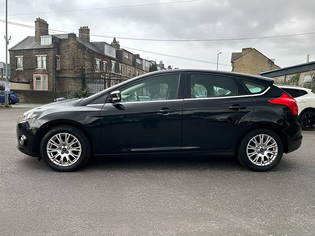 Used 2012 Ford Focus Titanium Black - Interior and Exterior details 11