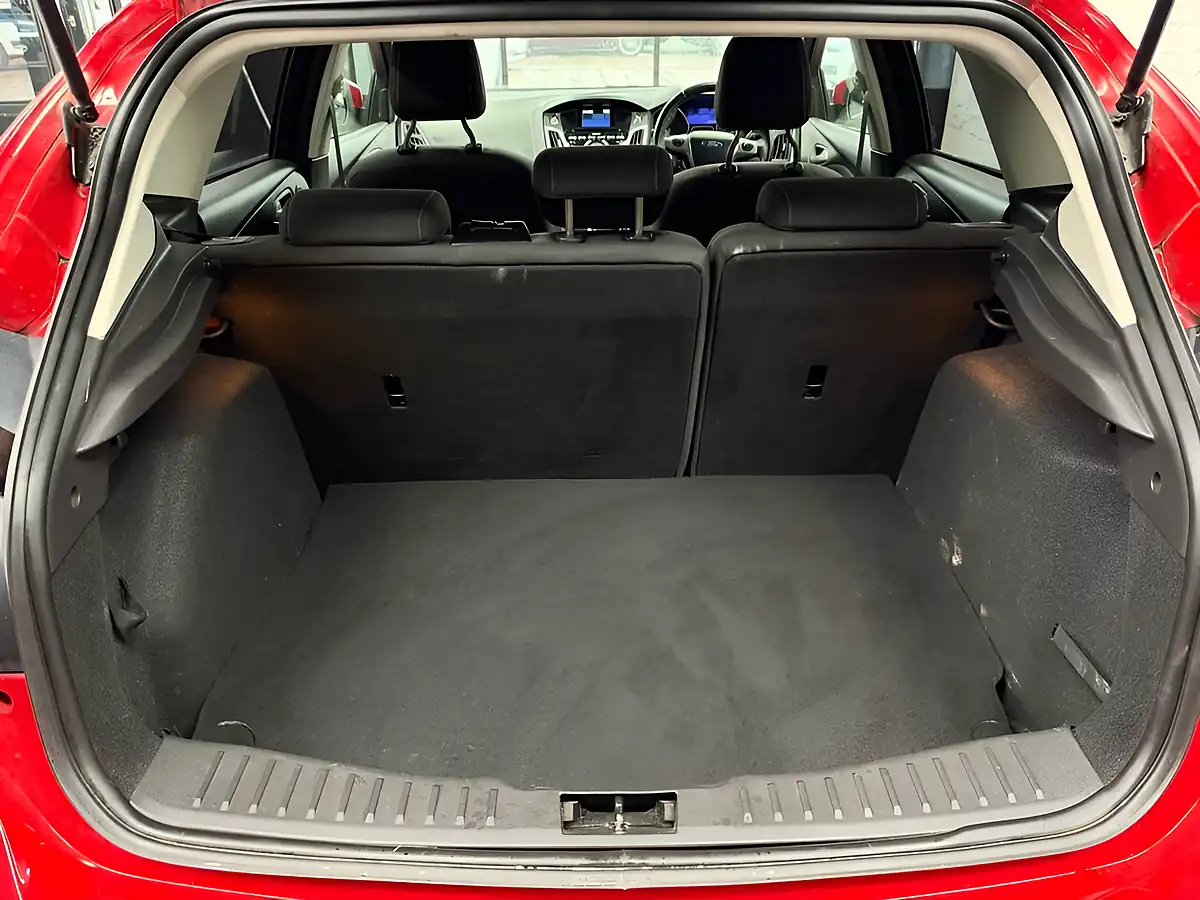 Used 2012 Ford Focus Titanium Red - Interior and Exterior details 17