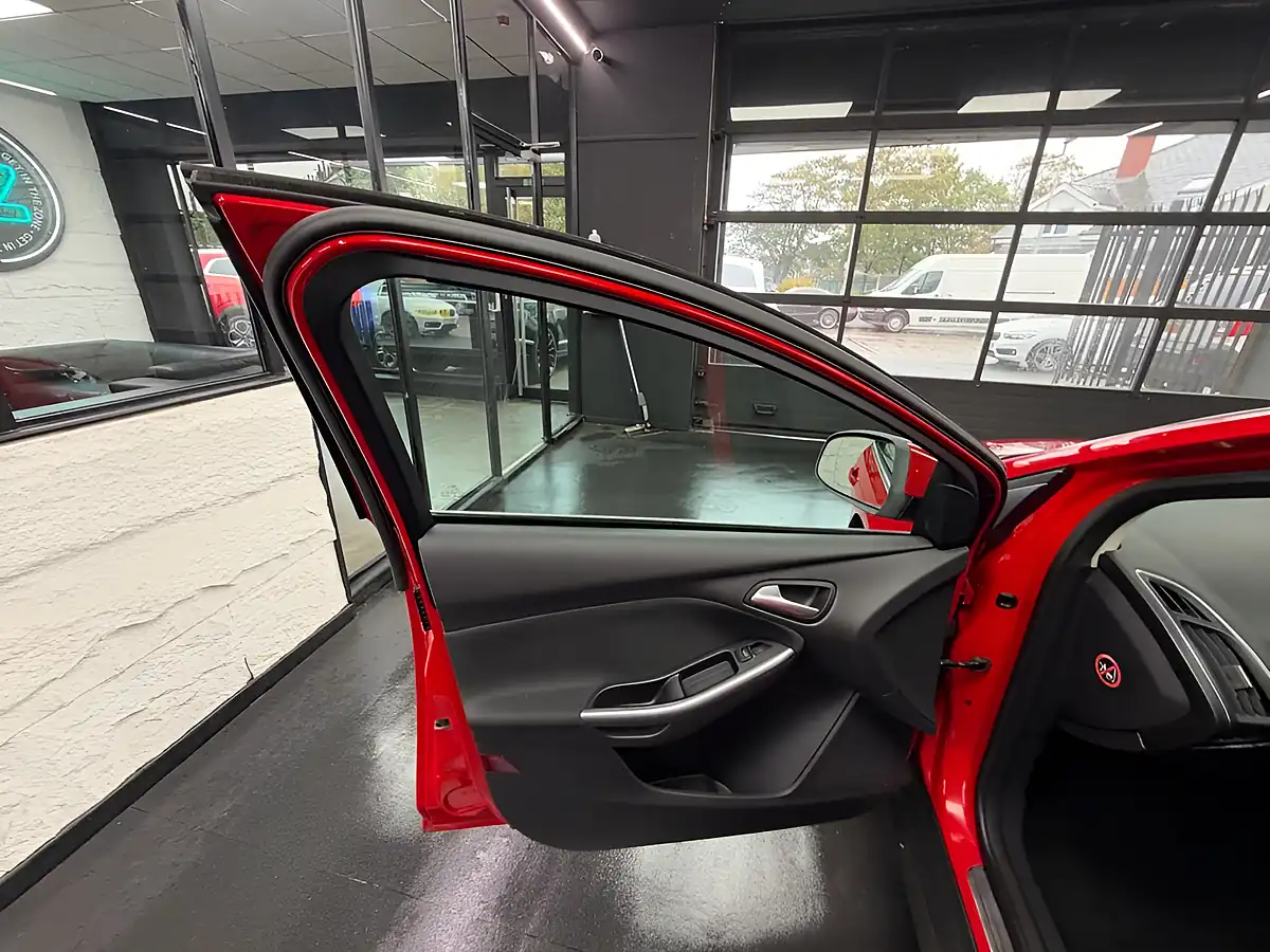 Used 2012 Ford Focus Titanium Red - Interior and Exterior details 19