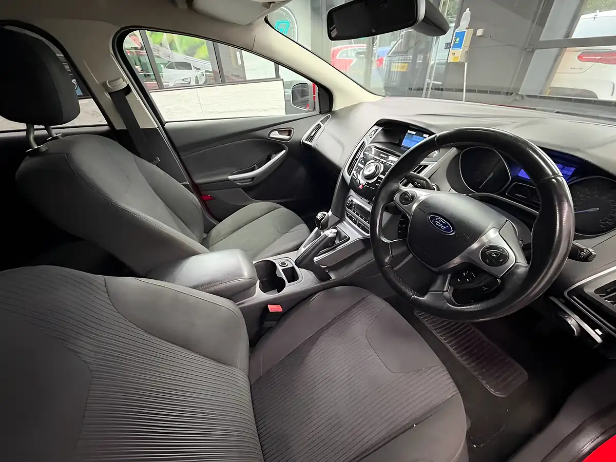 Used 2012 Ford Focus Titanium Red - Interior and Exterior details 3