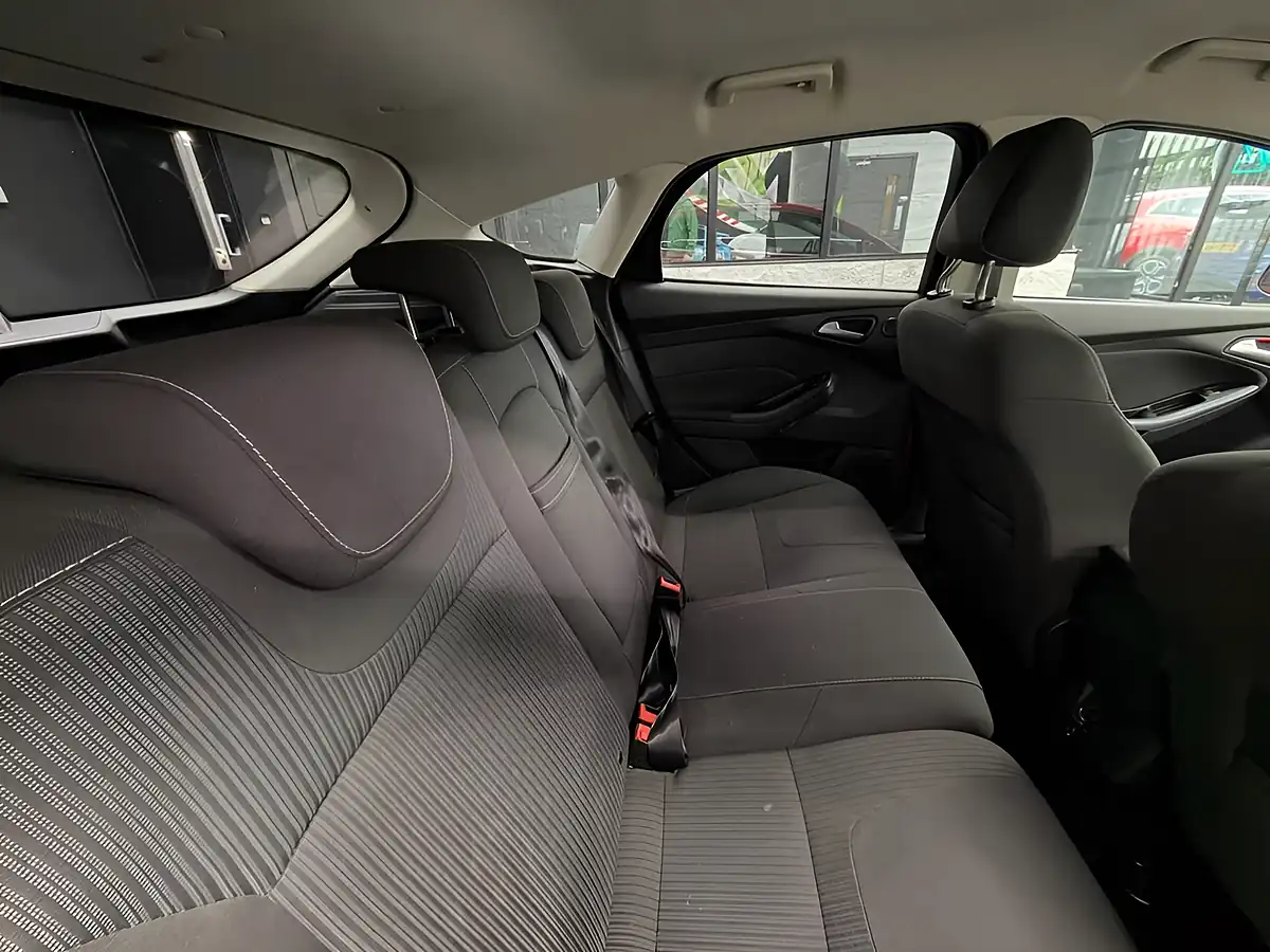 Used 2012 Ford Focus Titanium Red - Interior and Exterior details 5
