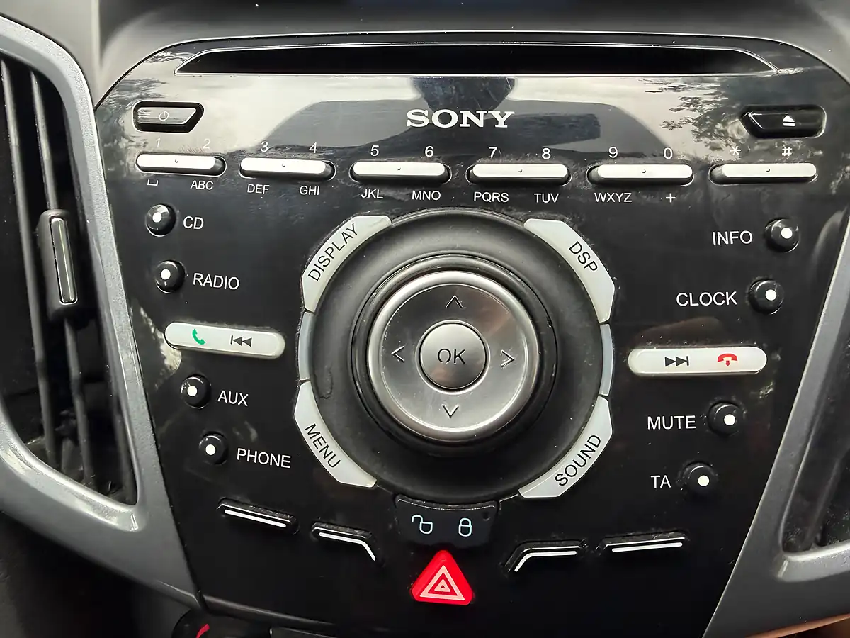 Used 2012 Ford Focus Titanium Silver - Interior and Exterior details 12