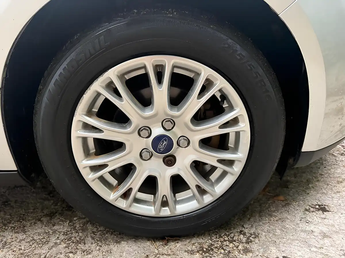 Used 2012 Ford Focus Titanium Silver - Interior and Exterior details 19