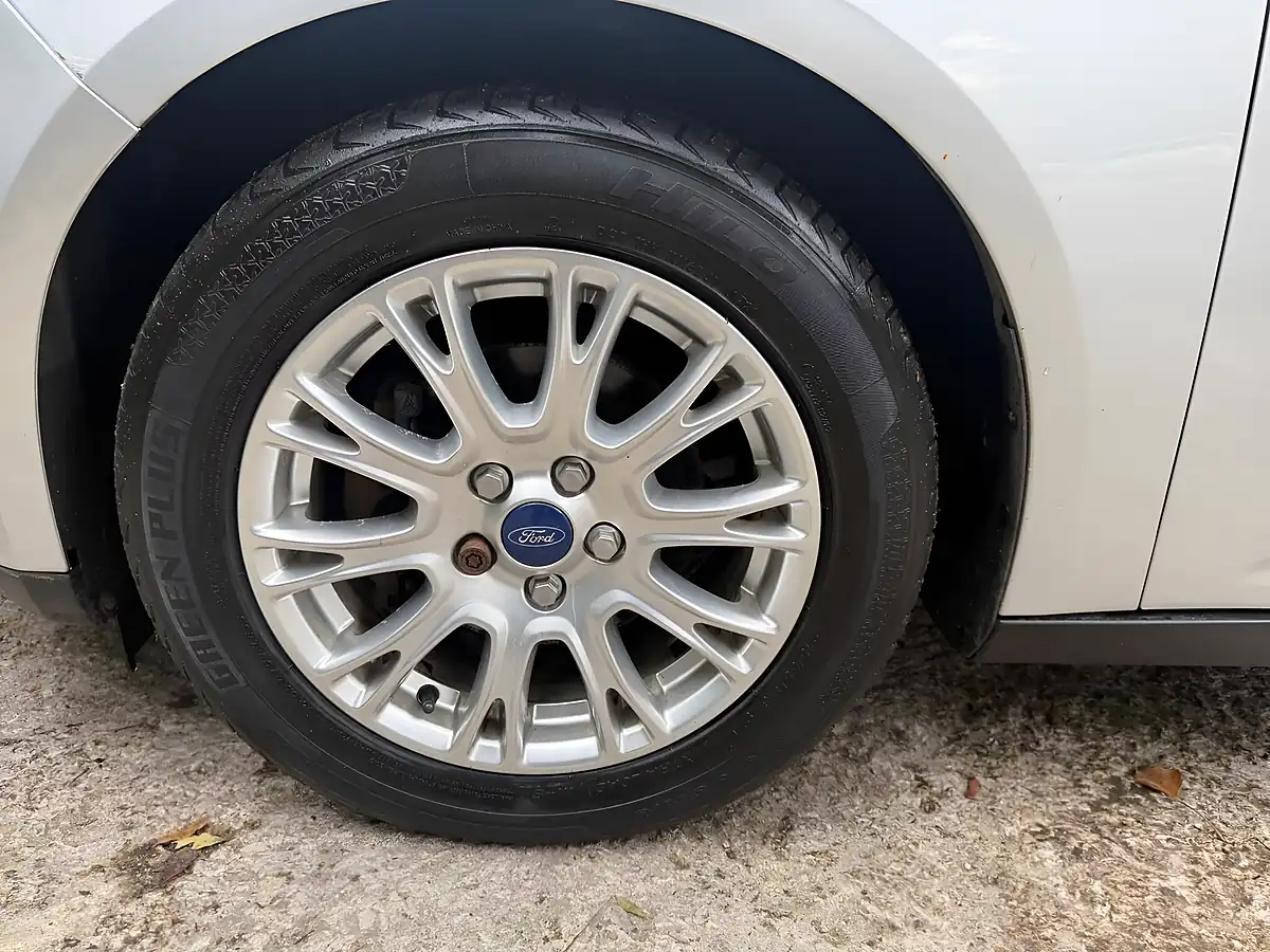 Used 2012 Ford Focus Titanium Silver - Interior and Exterior details 20