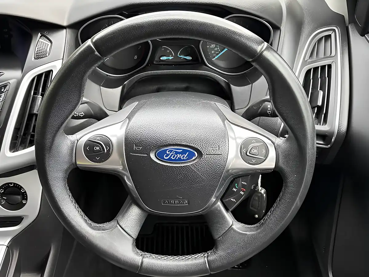 Used 2012 Ford Focus Zetec 5dr Silver - Interior and Exterior details 11