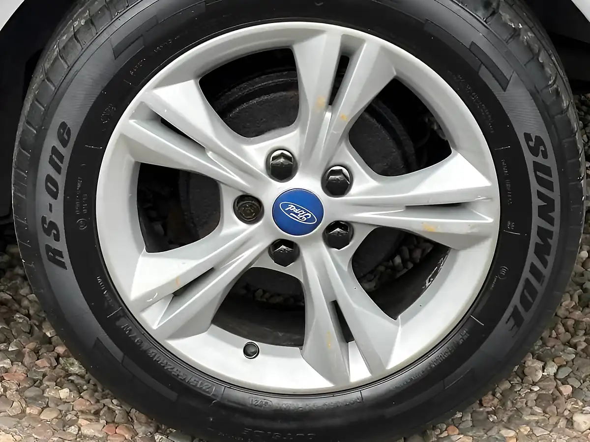 Used 2012 Ford Focus Zetec 5dr Silver - Interior and Exterior details 12