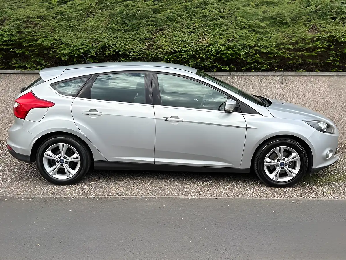 Used 2012 Ford Focus Zetec 5dr Silver - Interior and Exterior details 2