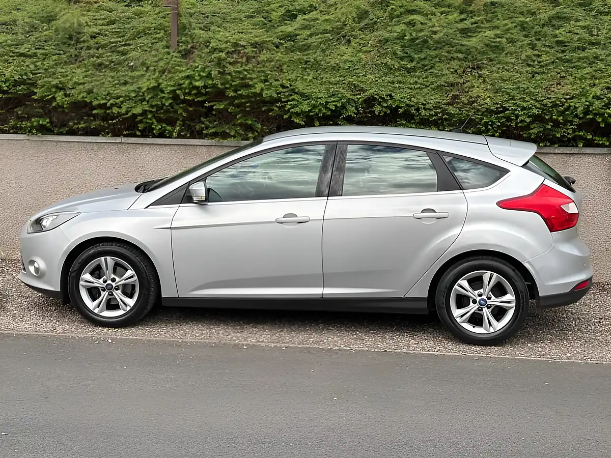 Used 2012 Ford Focus Zetec 5dr Silver - Interior and Exterior details 3
