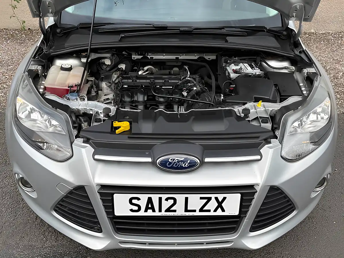 Used 2012 Ford Focus Zetec 5dr Silver - Interior and Exterior details 8