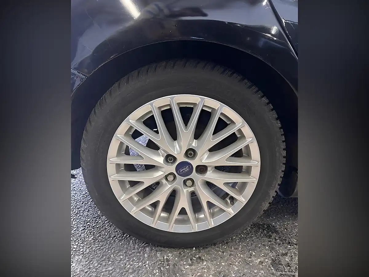 Used 2012 Ford Focus Zetec Black - Interior and Exterior details 12