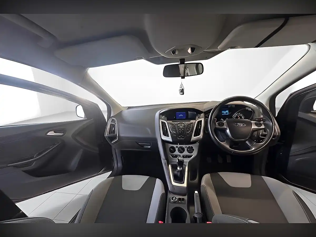 Used 2012 Ford Focus Zetec Black - Interior and Exterior details 5