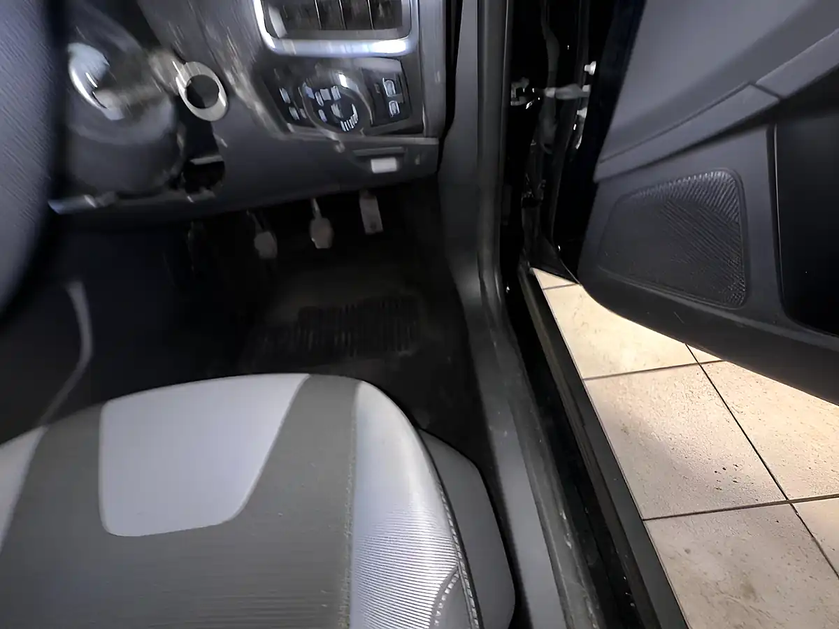 Used 2012 Ford Focus Zetec Black - Interior and Exterior details 7