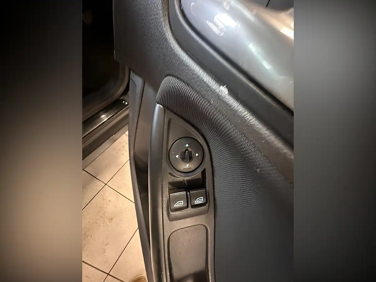 Used 2012 Ford Focus Zetec Black - Interior and Exterior details 8