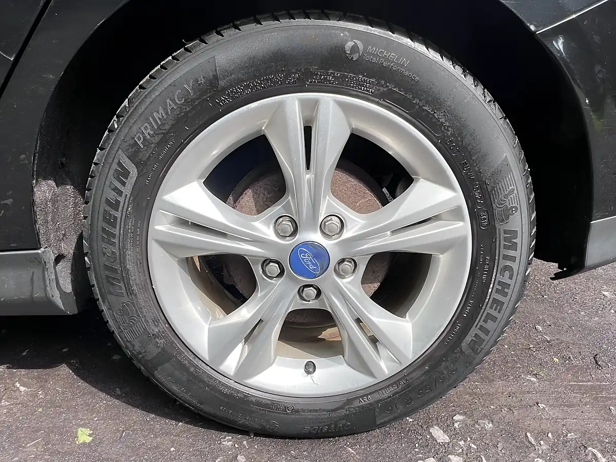 Used 2012 Ford Focus Zetec Black - Interior and Exterior details 14
