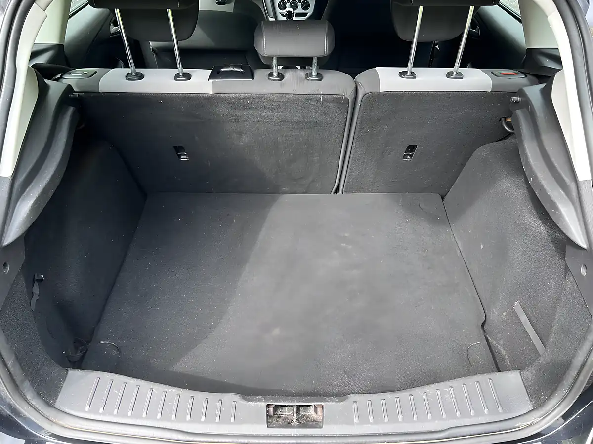 Used 2012 Ford Focus Zetec Black - Interior and Exterior details 16