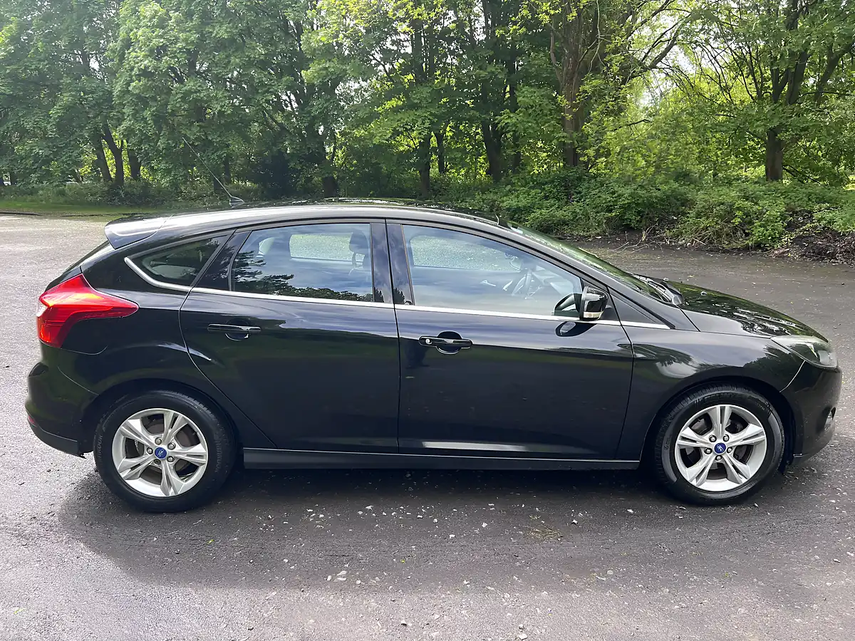 Used 2012 Ford Focus Zetec Black - Interior and Exterior details 7