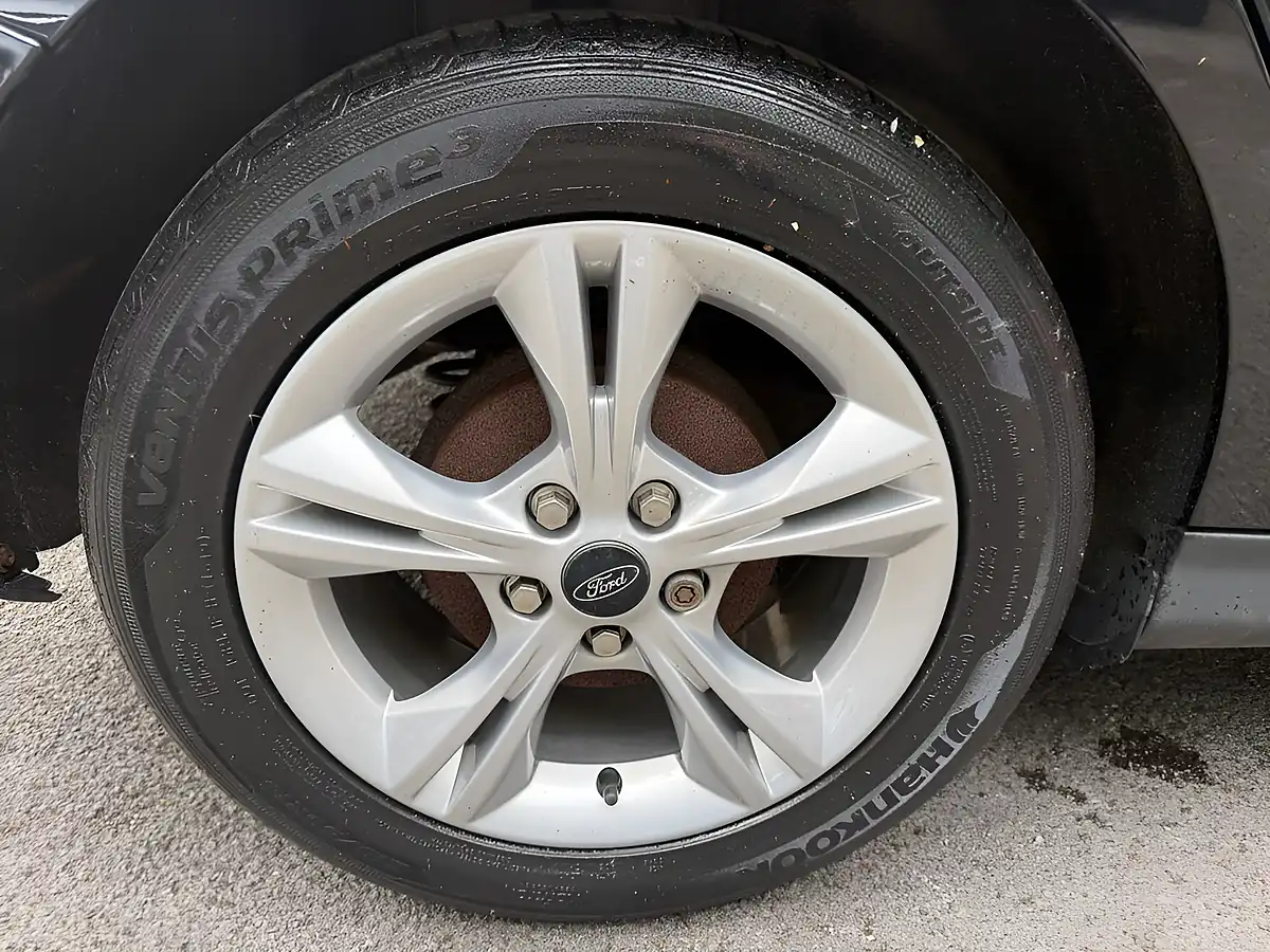 Used 2012 Ford Focus Zetec Black - Interior and Exterior details 10