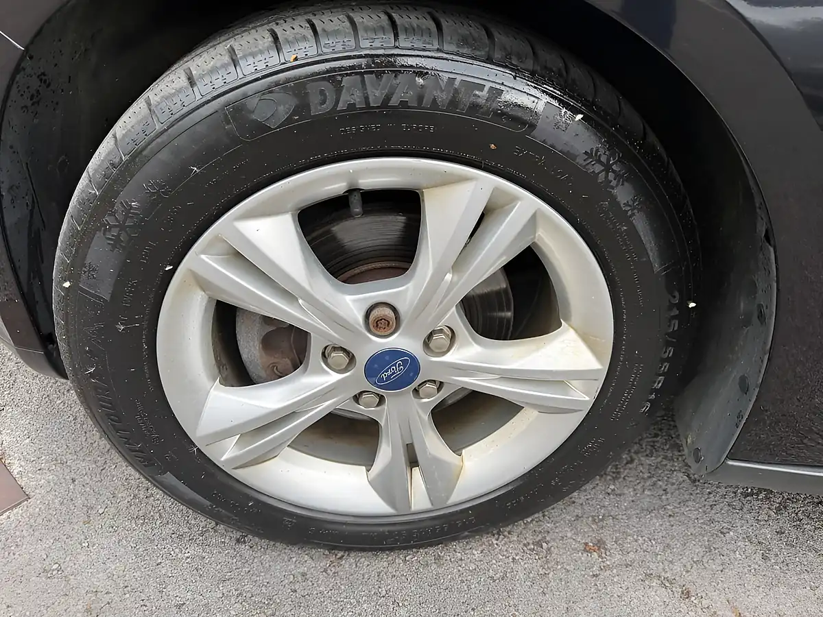 Used 2012 Ford Focus Zetec Black - Interior and Exterior details 12