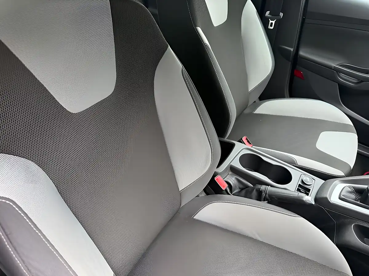 Used 2012 Ford Focus Zetec Black - Interior and Exterior details 17